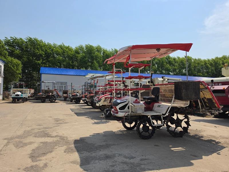 洪河农场第二管理区精修细护农机具 蓄势待发迎来年.jpg