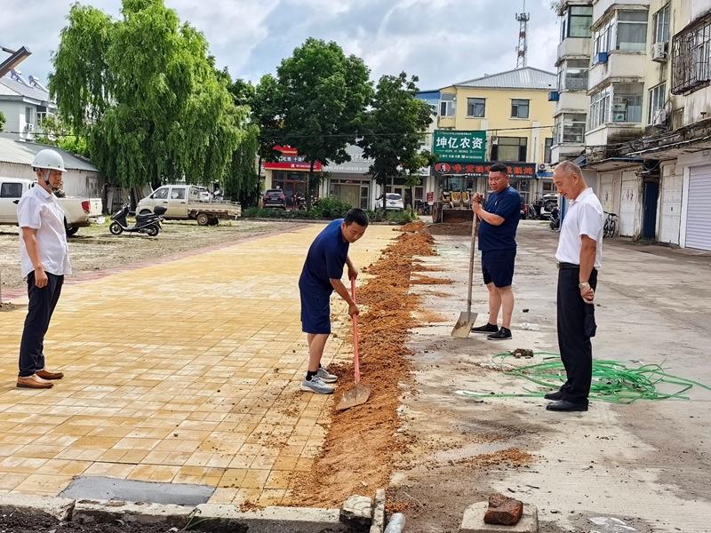 党员深入工地1.jpg