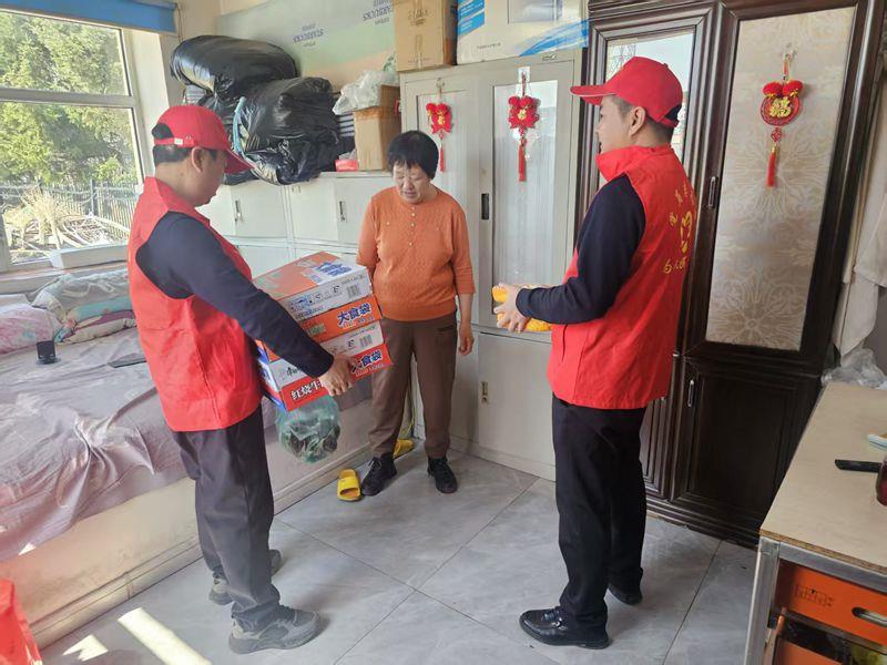 洪河农场有限公司开展“情系困难群众 传递温暖关怀”慰问活动.jpg 洪河农场有限公司开展“情系困难群众 传递温暖关怀”慰问活动.jpg